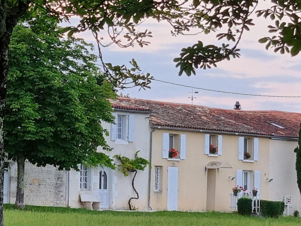 Charmant Studio meublé Montignac-Charente Exterior foto
